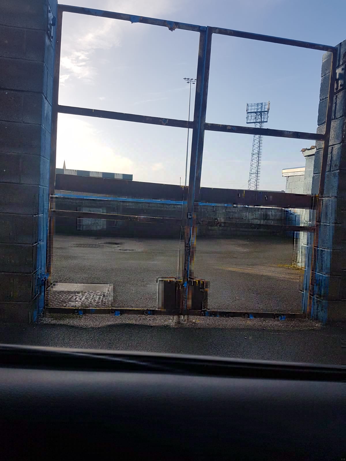 Gate1.JPG